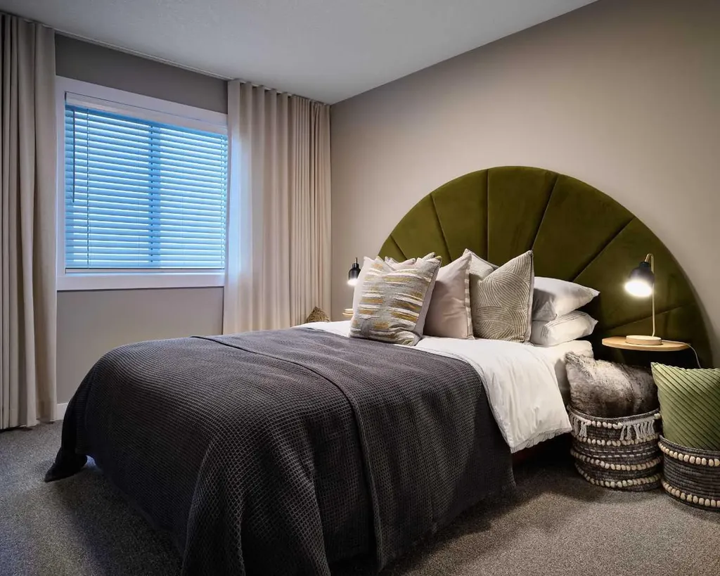 124 Royston Gardens NW Calgary AB T3L0P1