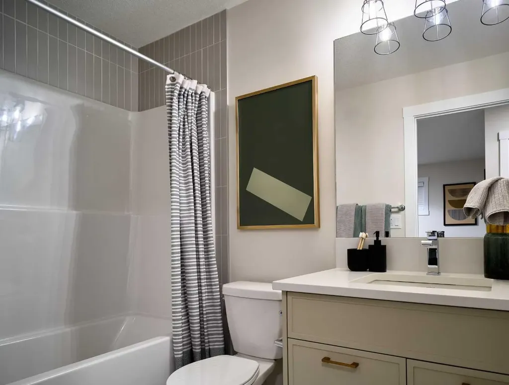 124 Royston Gardens NW Calgary AB T3L0P1