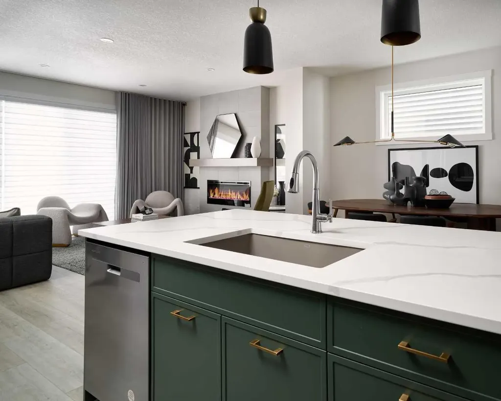 124 Royston Gardens NW Calgary AB T3L0P1