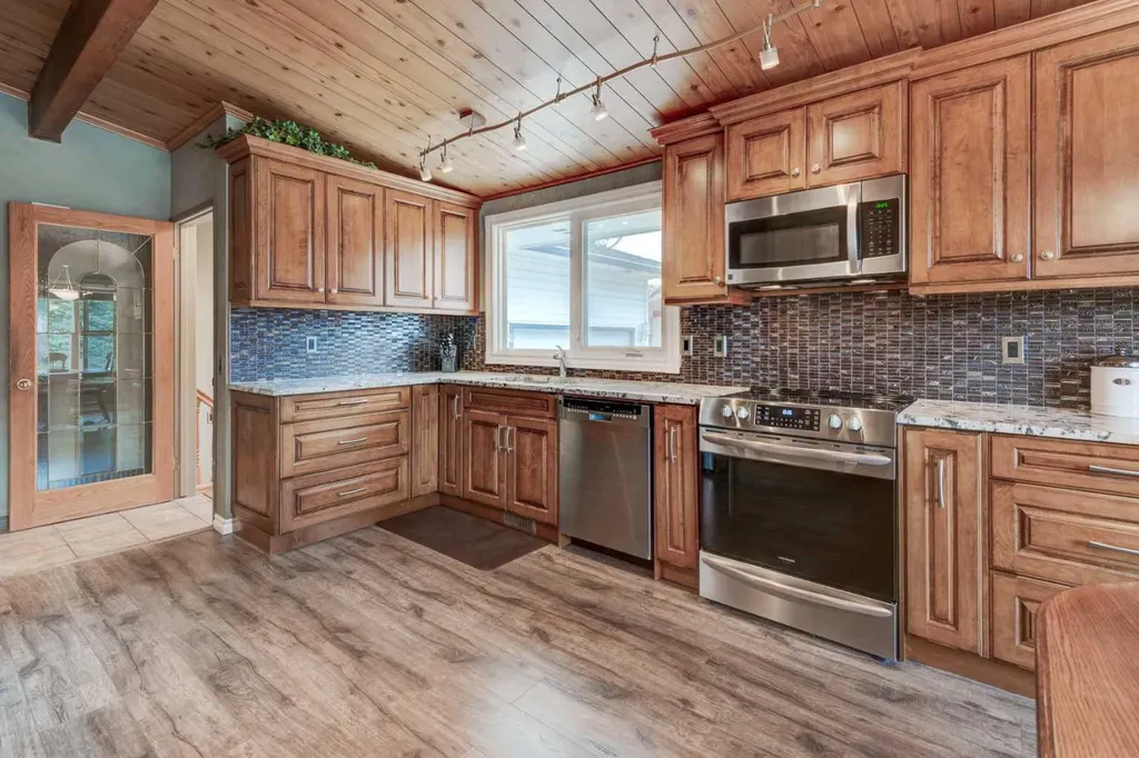 1032 Cantabrian Drive SW Calgary AB T2W 1L7