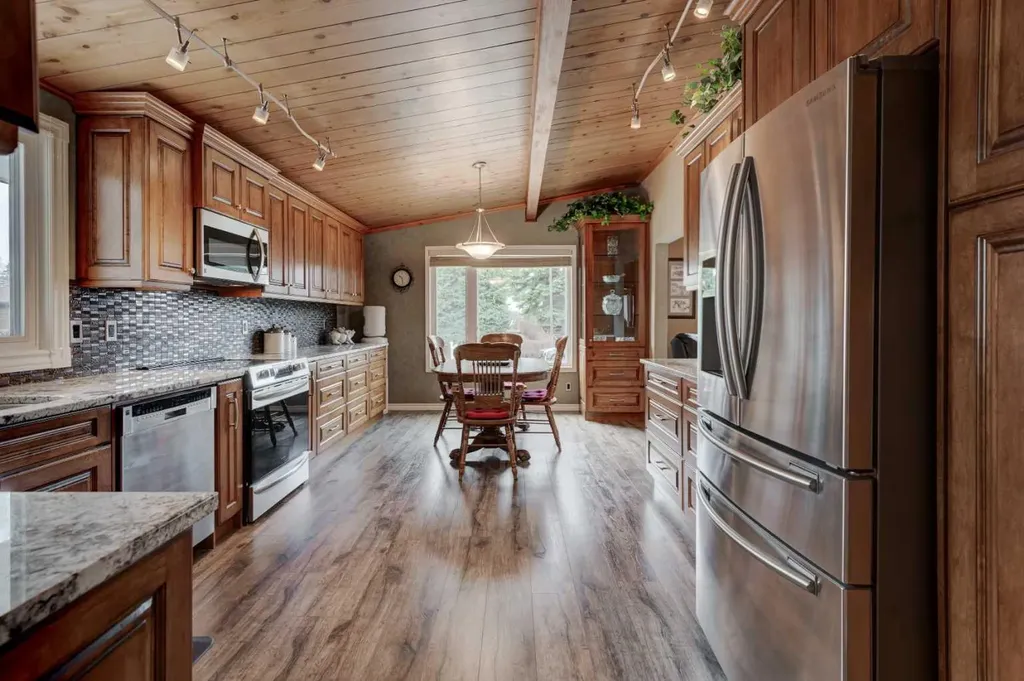 1032 Cantabrian Drive SW Calgary AB T2W 1L7