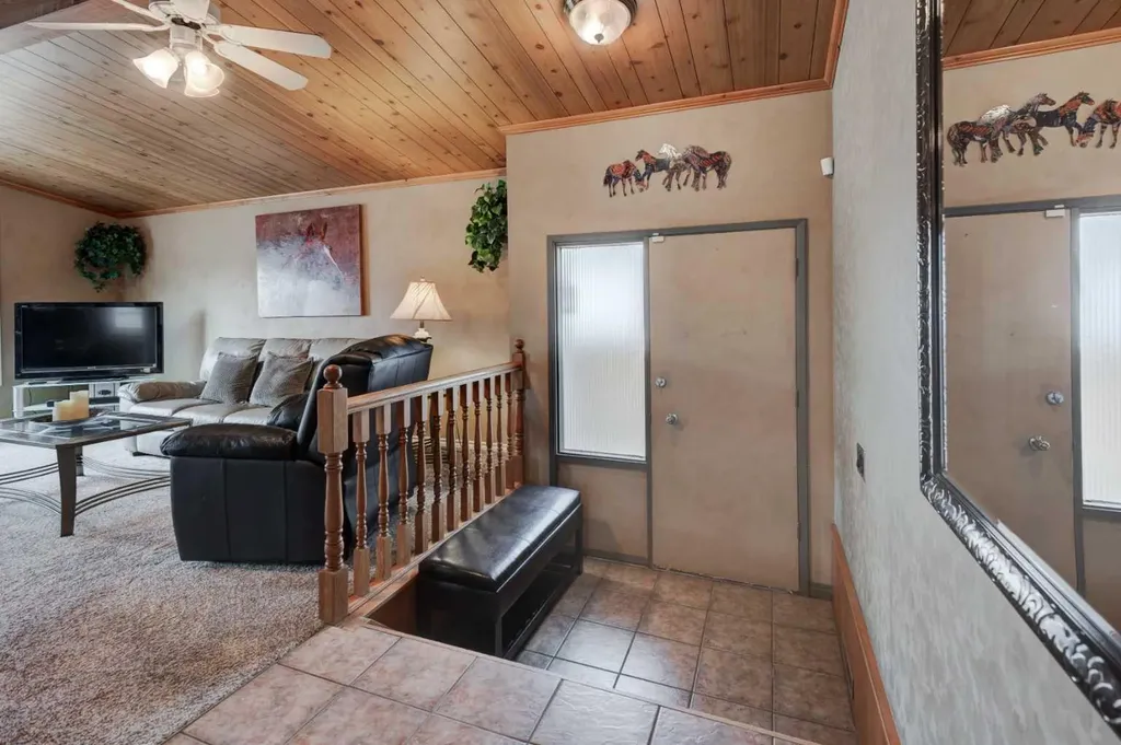 1032 Cantabrian Drive SW Calgary AB T2W 1L7