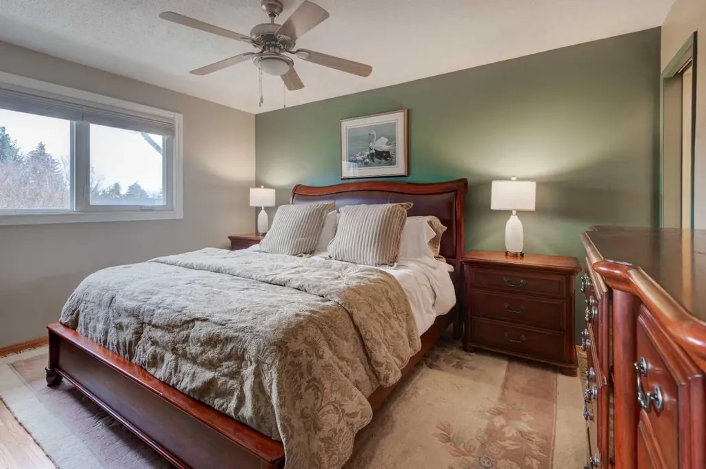1032 Cantabrian Drive SW Calgary AB T2W 1L7