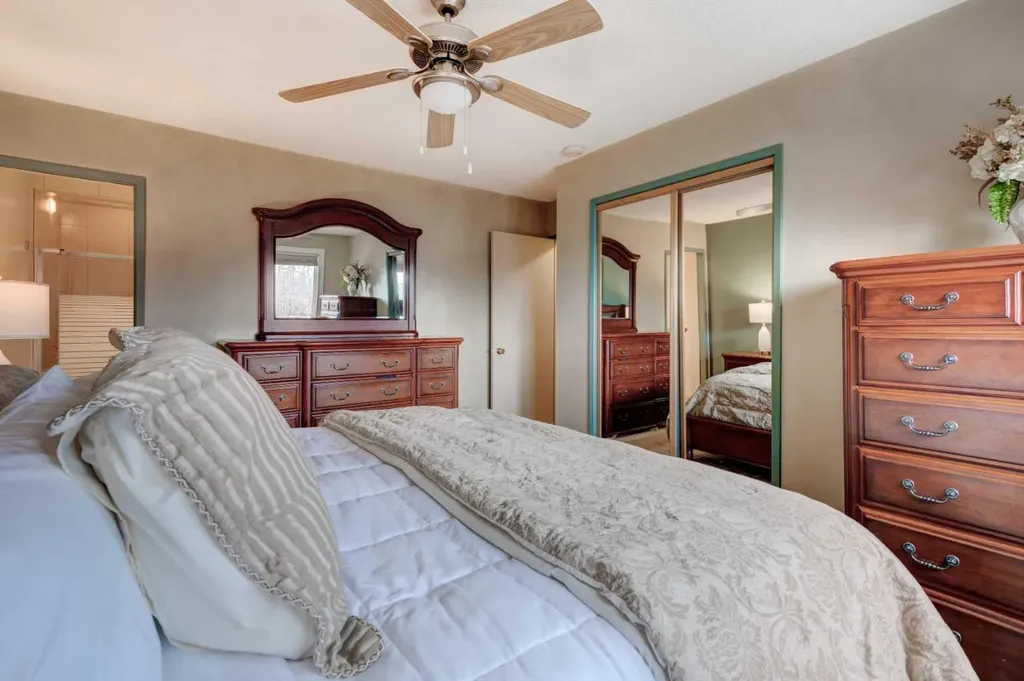 1032 Cantabrian Drive SW Calgary AB T2W 1L7