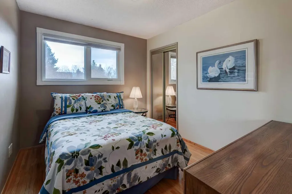 1032 Cantabrian Drive SW Calgary AB T2W 1L7
