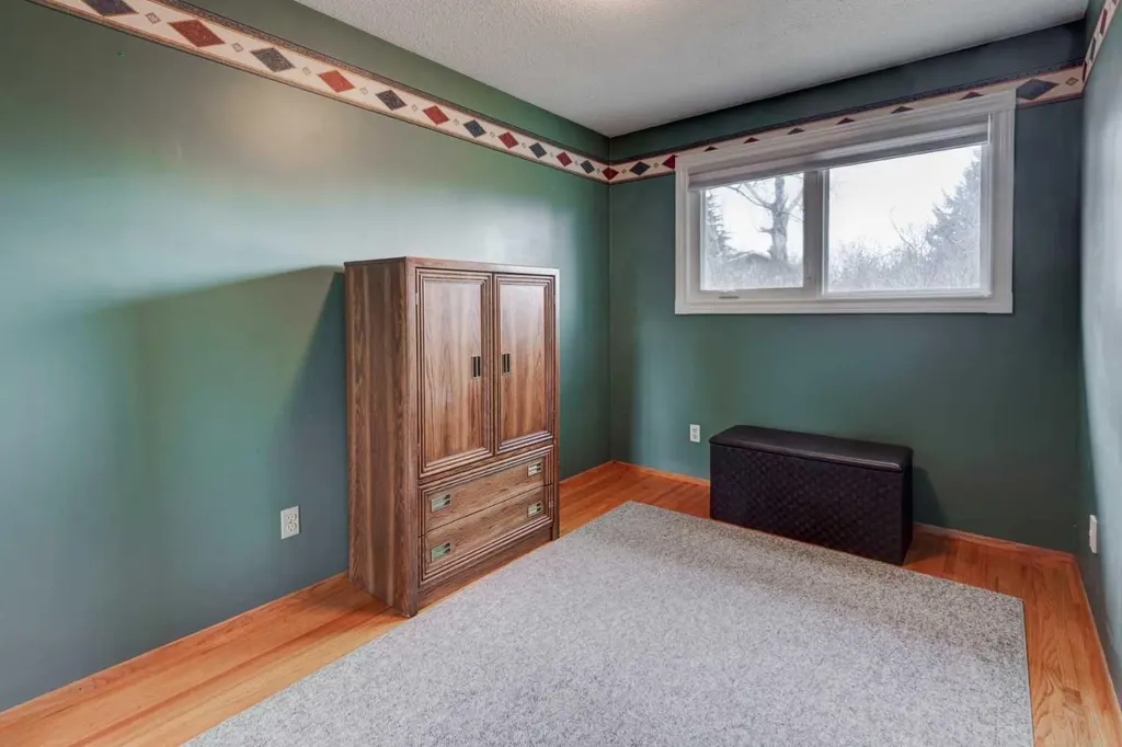 1032 Cantabrian Drive SW Calgary AB T2W 1L7