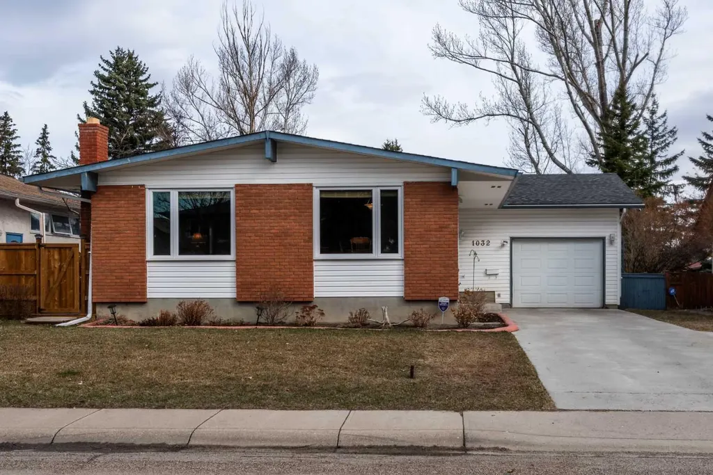 1032 Cantabrian Drive SW Calgary AB T2W 1L7