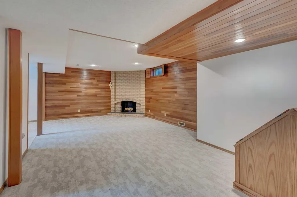 1032 Cantabrian Drive SW Calgary AB T2W 1L7
