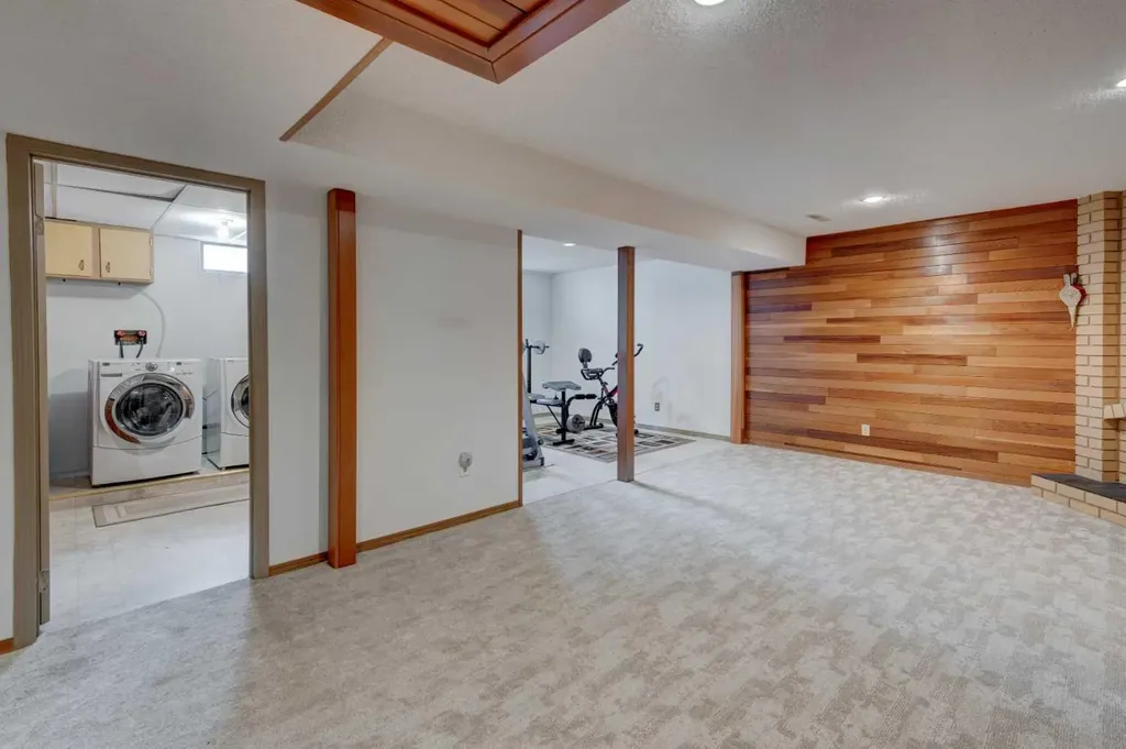 1032 Cantabrian Drive SW Calgary AB T2W 1L7