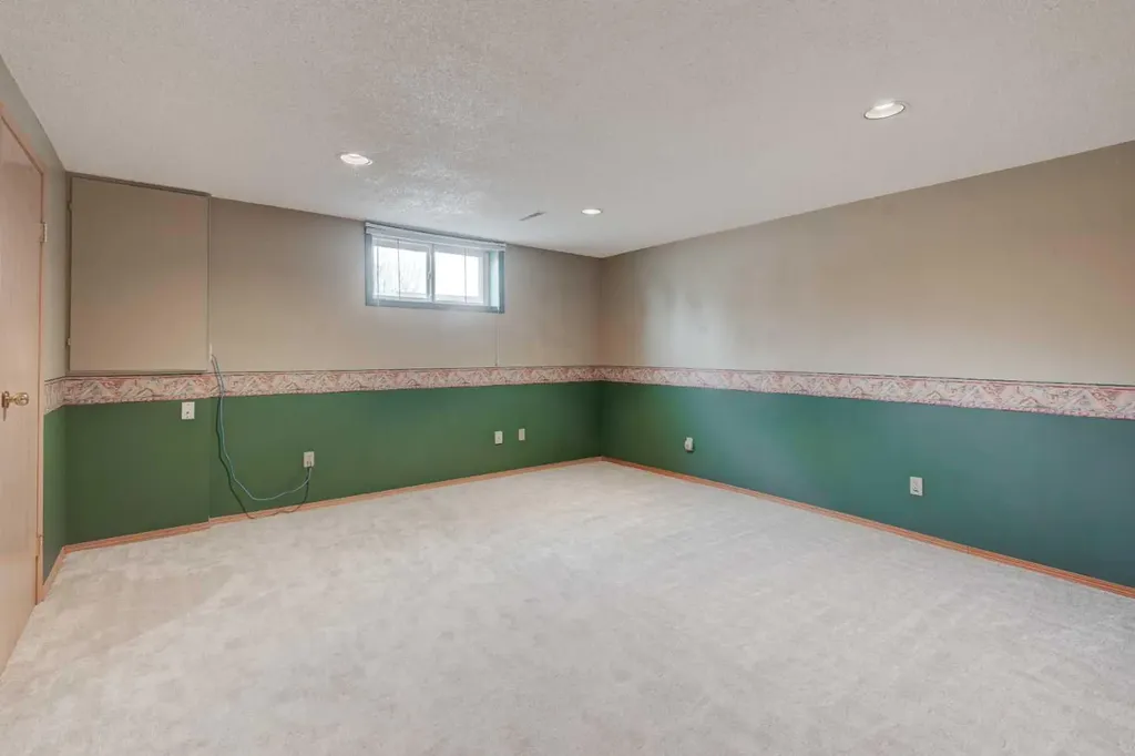 1032 Cantabrian Drive SW Calgary AB T2W 1L7