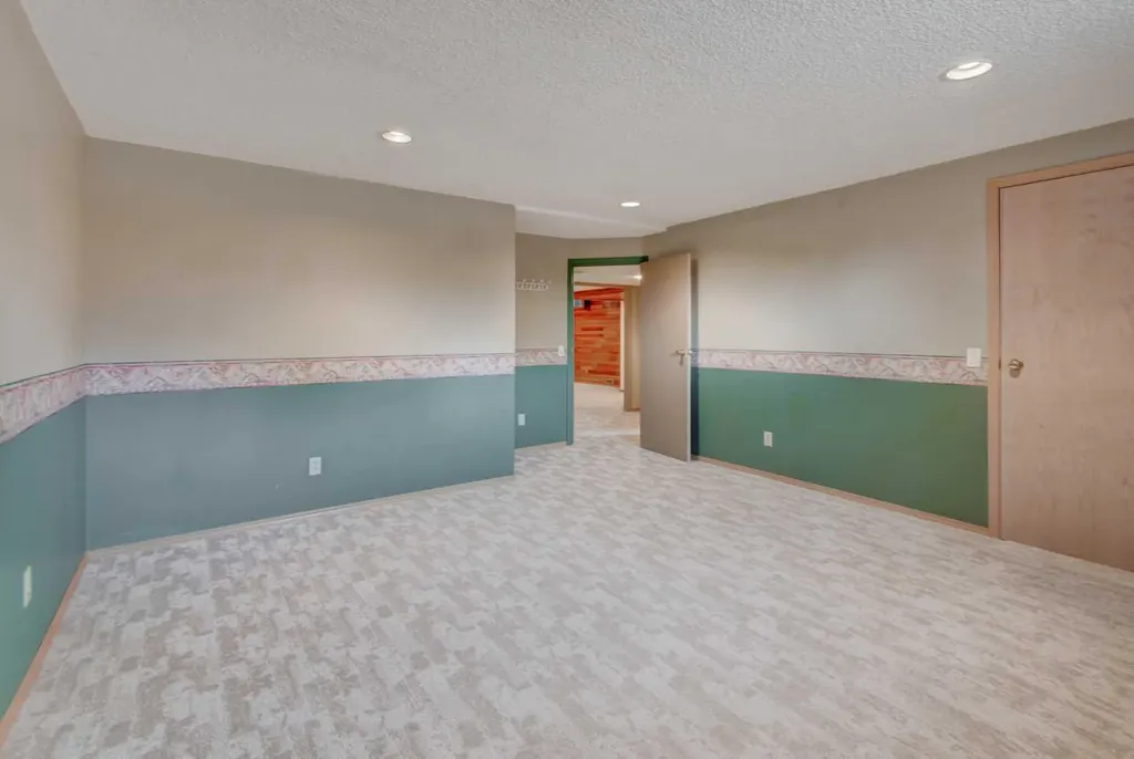 1032 Cantabrian Drive SW Calgary AB T2W 1L7