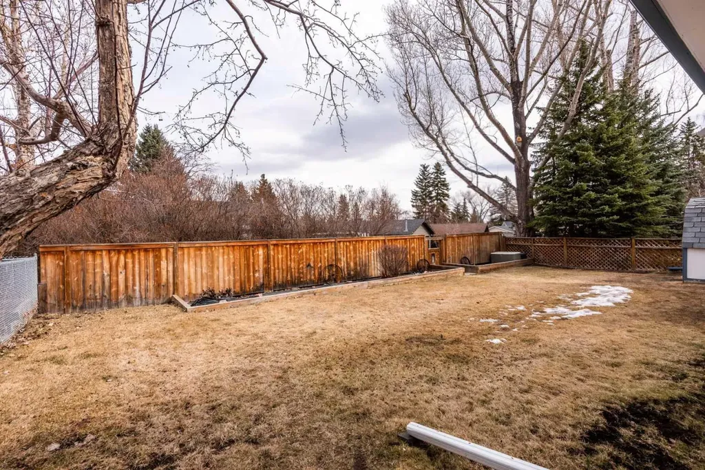1032 Cantabrian Drive SW Calgary AB T2W 1L7