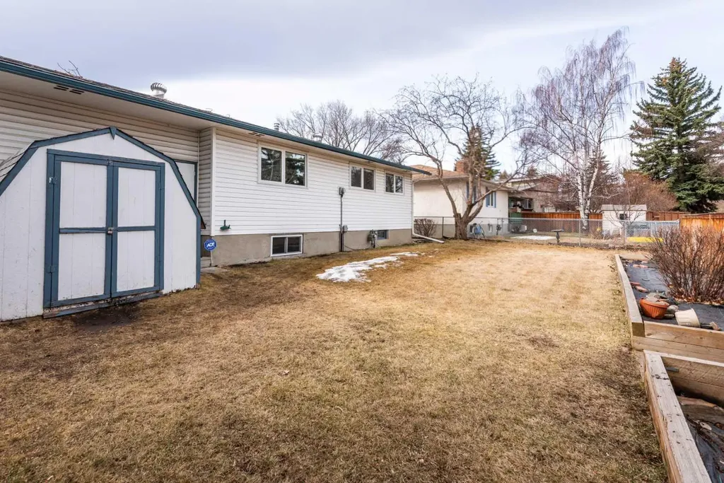 1032 Cantabrian Drive SW Calgary AB T2W 1L7