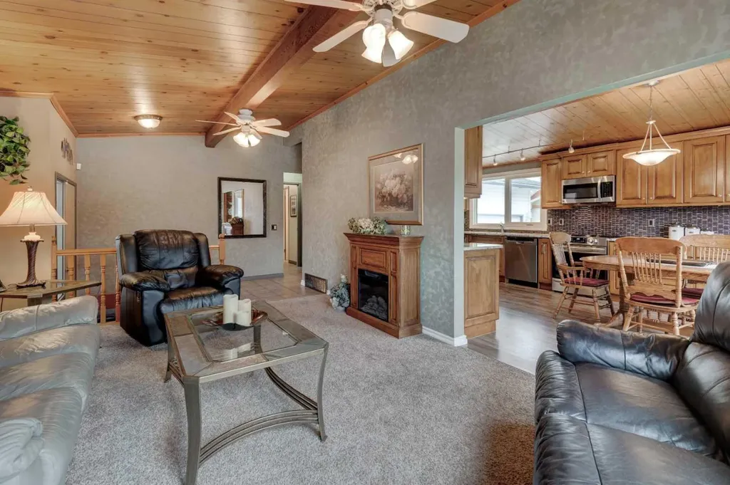 1032 Cantabrian Drive SW Calgary AB T2W 1L7