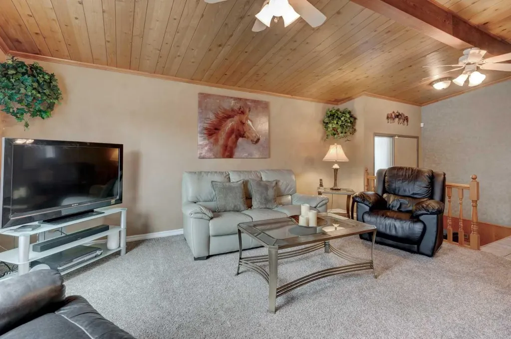 1032 Cantabrian Drive SW Calgary AB T2W 1L7
