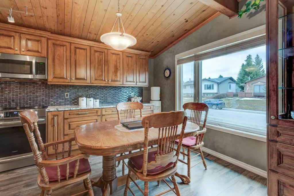 1032 Cantabrian Drive SW Calgary AB T2W 1L7