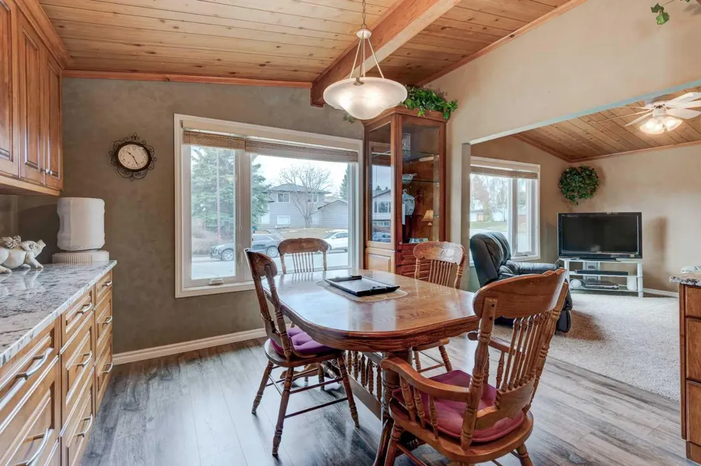1032 Cantabrian Drive SW Calgary AB T2W 1L7