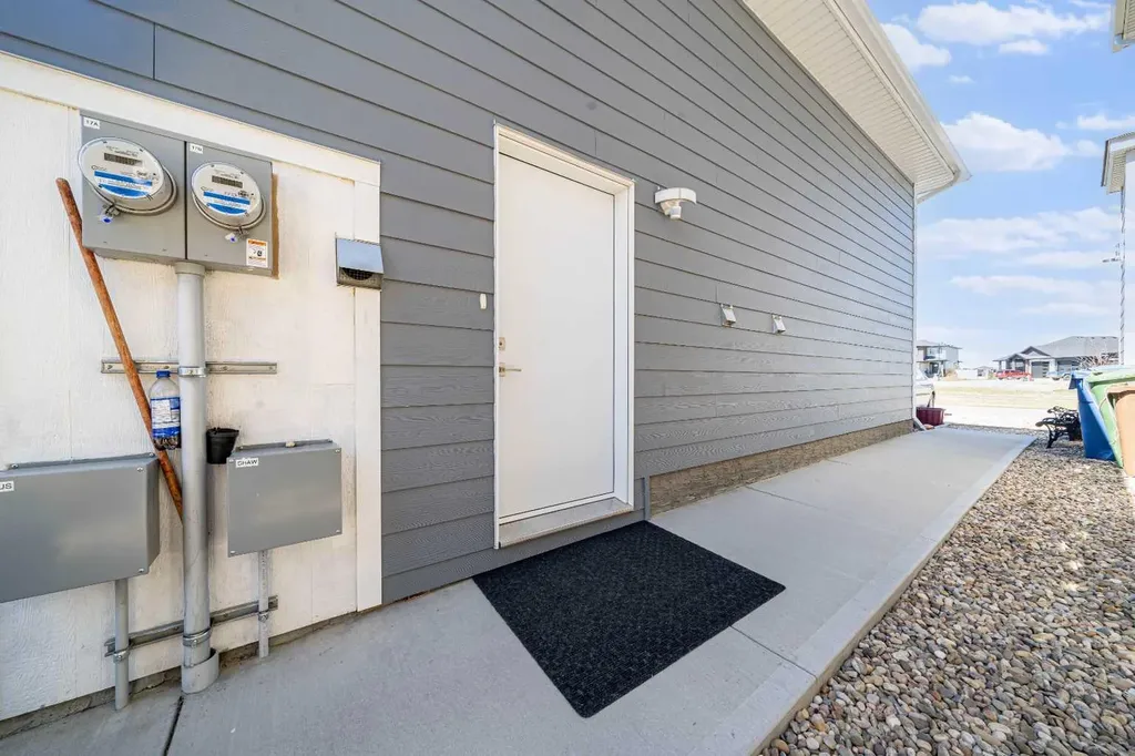 17 & 21 Sage Brush Avenue Taber AB T1G 0E8