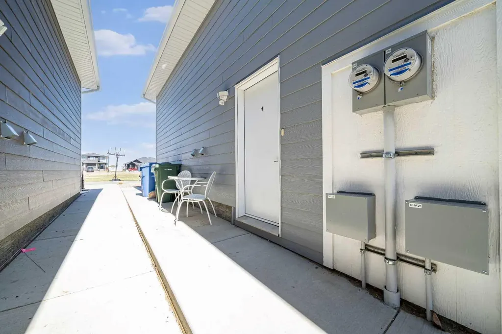 17 & 21 Sage Brush Avenue Taber AB T1G 0E8