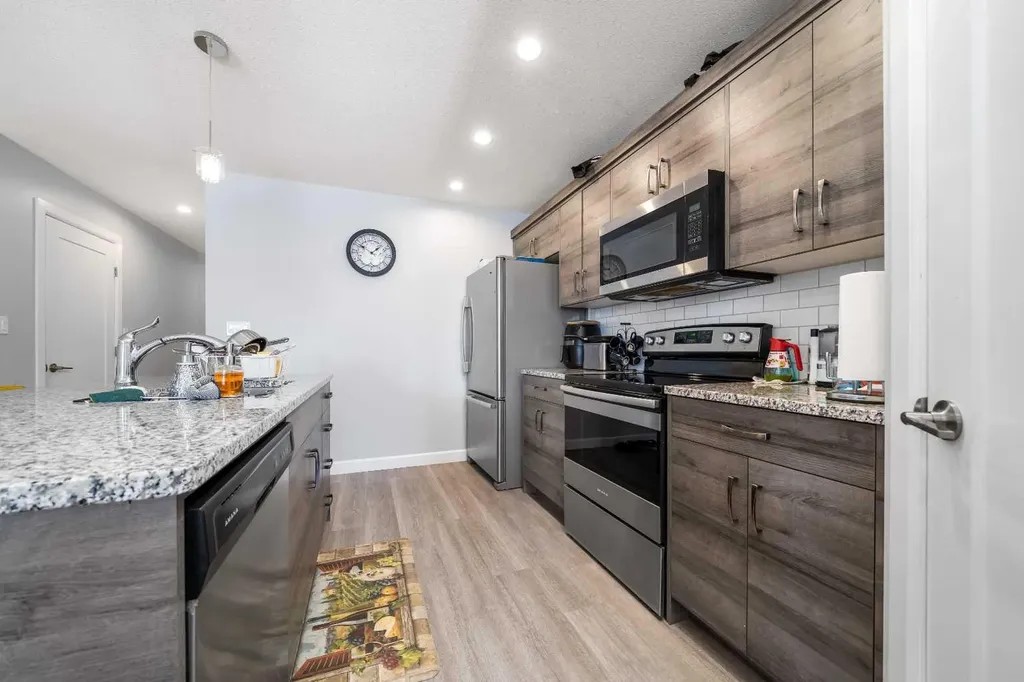 17 & 21 Sage Brush Avenue Taber AB T1G 0E8