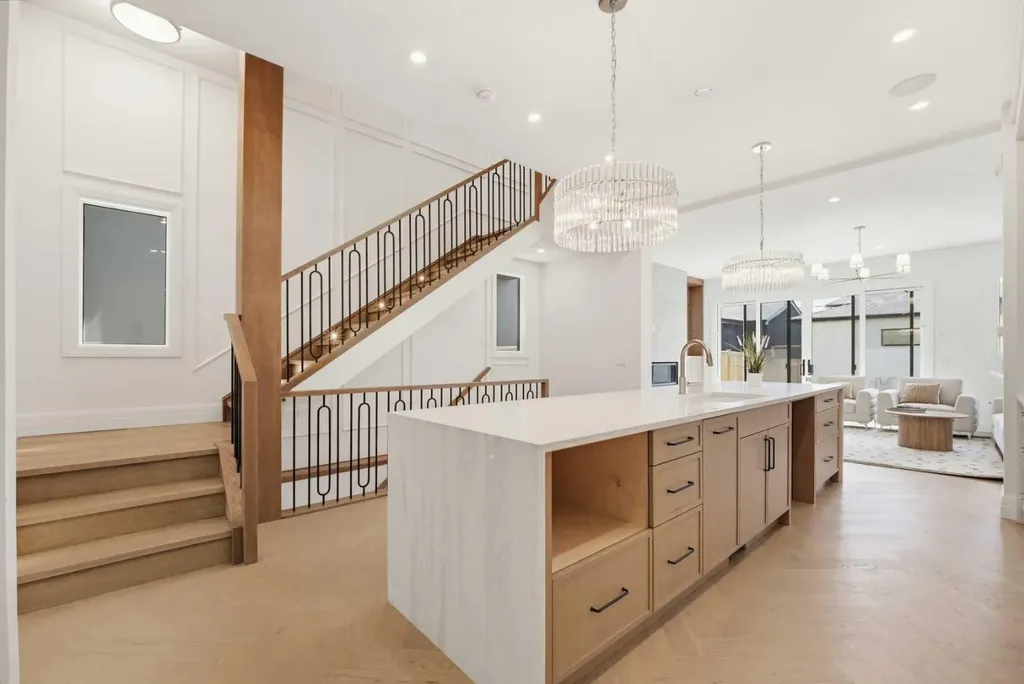 2407 4 Avenue NW Calgary AB T2N 0P3