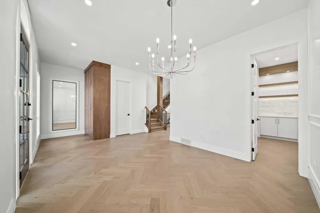 2407 4 Avenue NW Calgary AB T2N 0P3