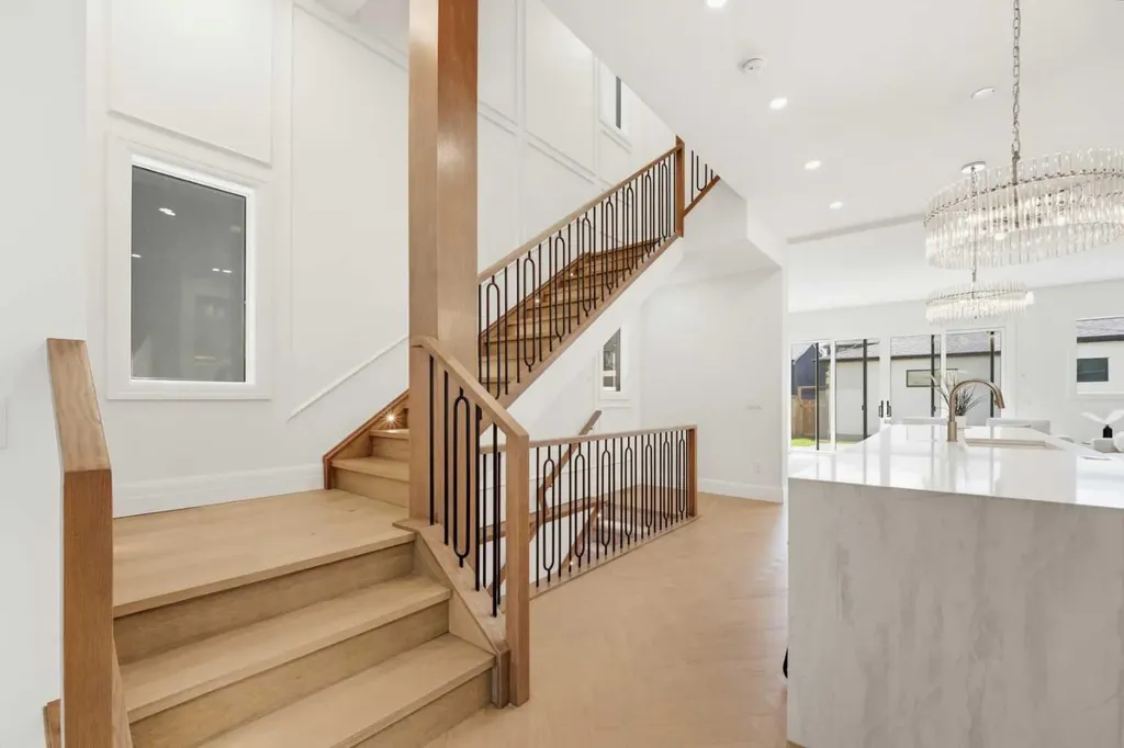 2407 4 Avenue NW Calgary AB T2N 0P3