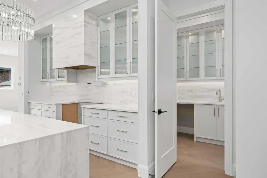 2407 4 Avenue NW Calgary AB T2N 0P3