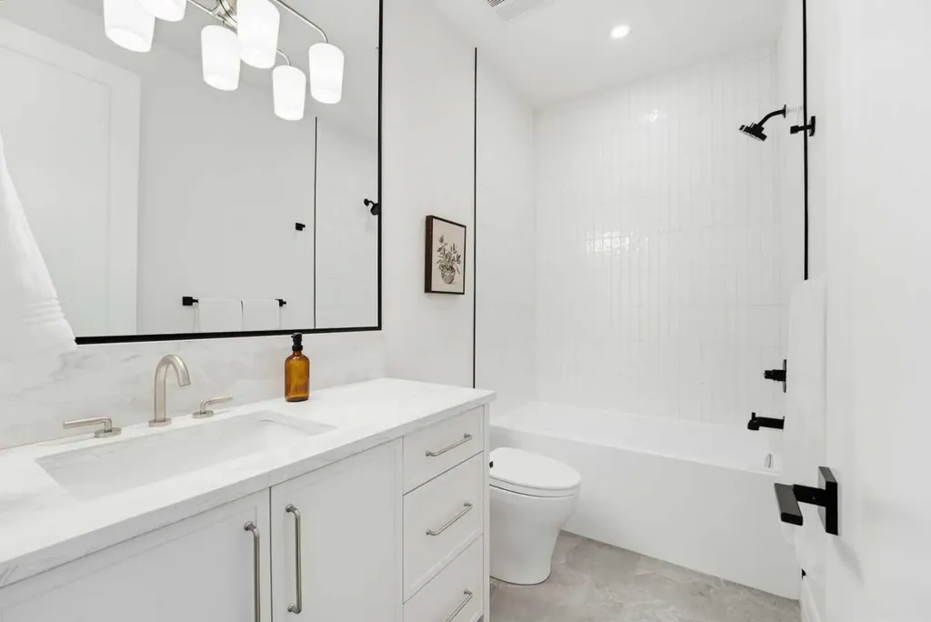 2407 4 Avenue NW Calgary AB T2N 0P3
