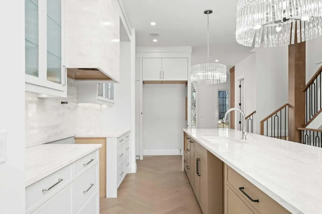 2407 4 Avenue NW Calgary AB T2N 0P3