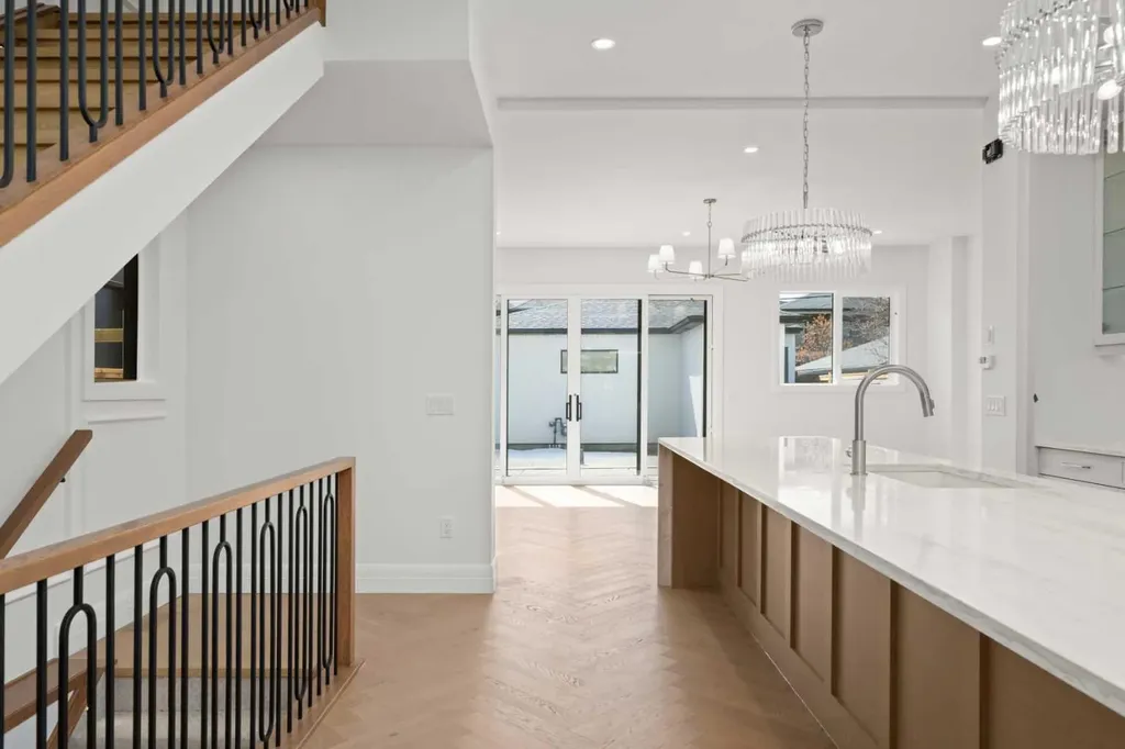 2407 4 Avenue NW Calgary AB T2N 0P3