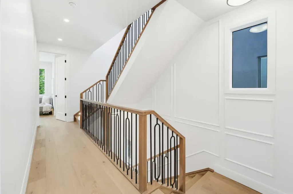 2407 4 Avenue NW Calgary AB T2N 0P3