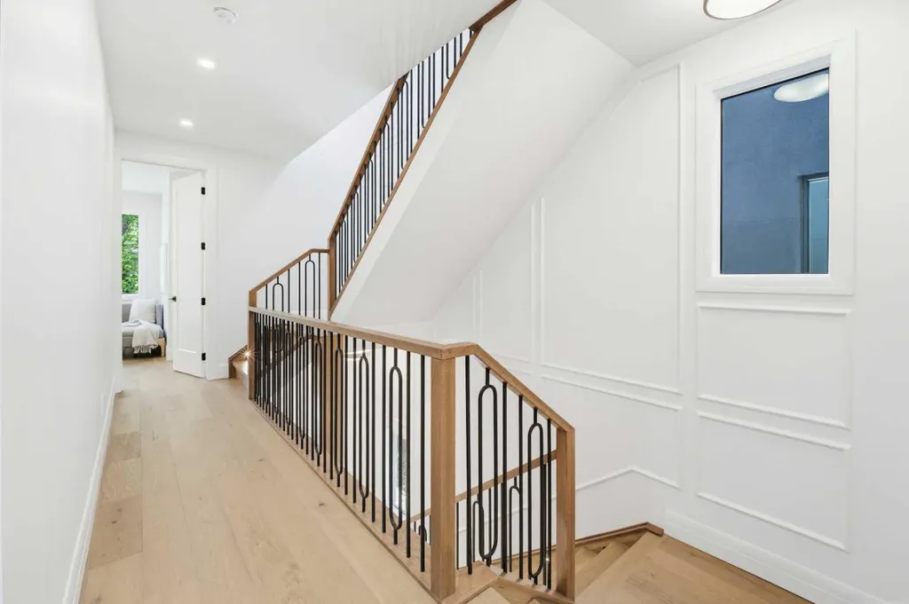 2407 4 Avenue NW Calgary AB T2N 0P3