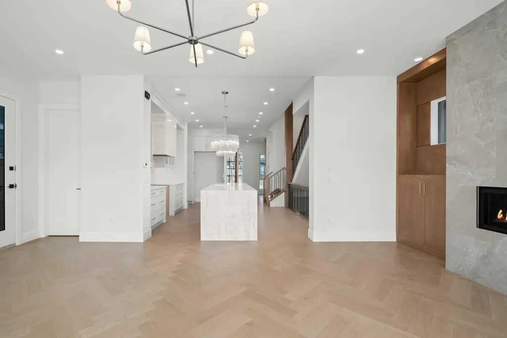 2407 4 Avenue NW Calgary AB T2N 0P3