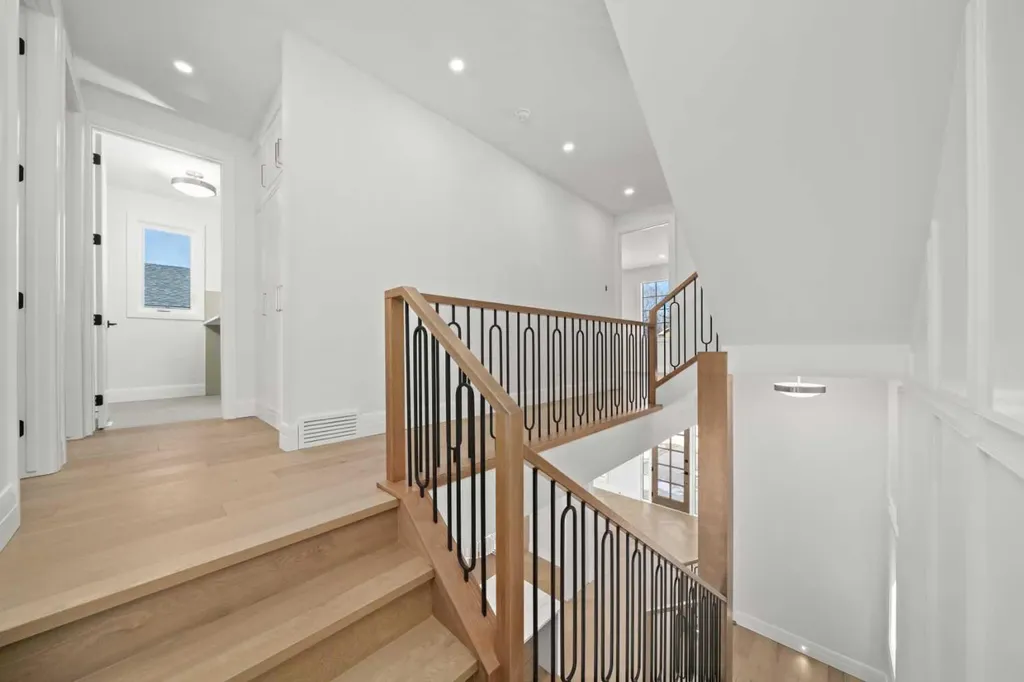 2407 4 Avenue NW Calgary AB T2N 0P3