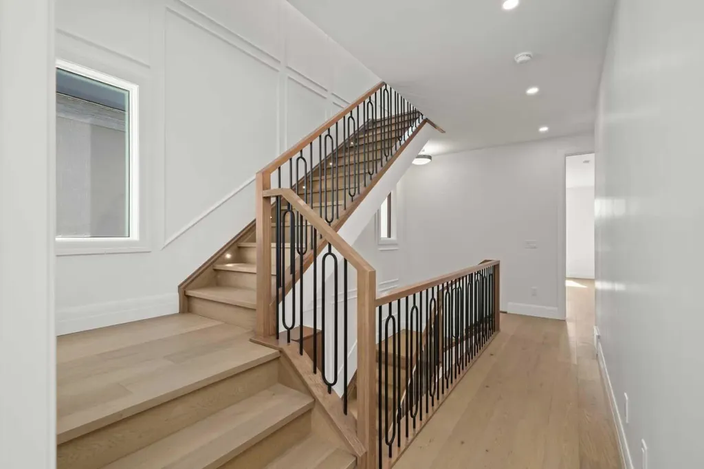 2407 4 Avenue NW Calgary AB T2N 0P3