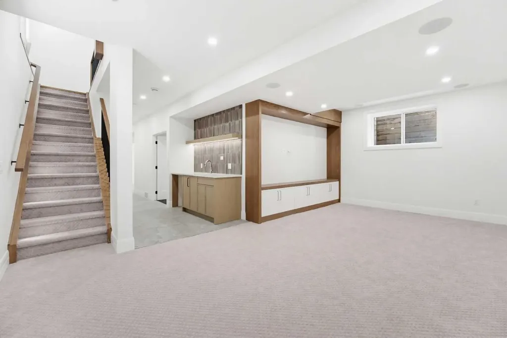 2407 4 Avenue NW Calgary AB T2N 0P3