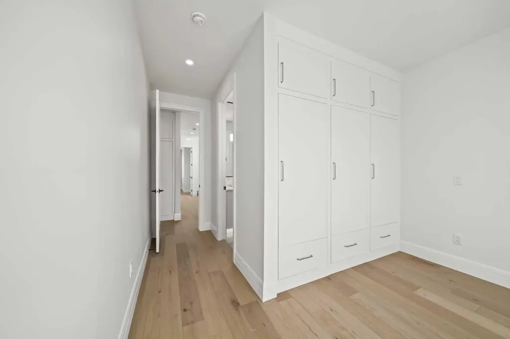 2407 4 Avenue NW Calgary AB T2N 0P3