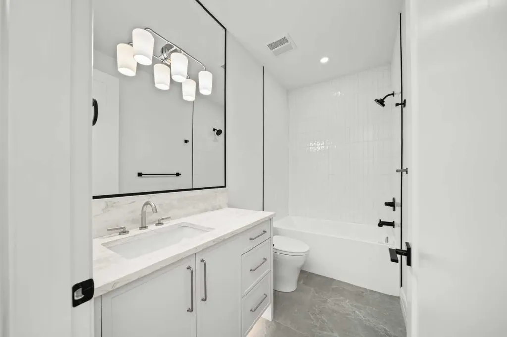 2407 4 Avenue NW Calgary AB T2N 0P3