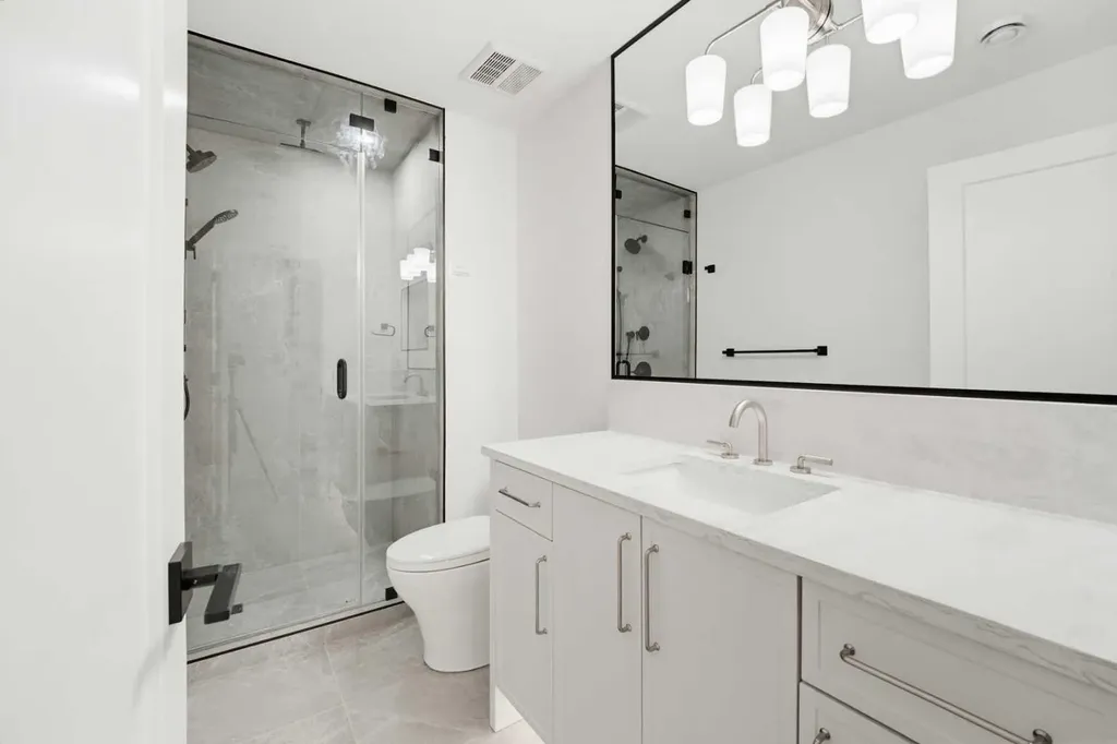 2407 4 Avenue NW Calgary AB T2N 0P3