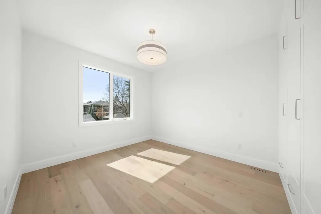 2407 4 Avenue NW Calgary AB T2N 0P3