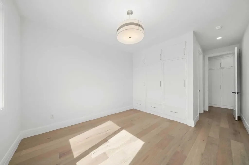 2407 4 Avenue NW Calgary AB T2N 0P3