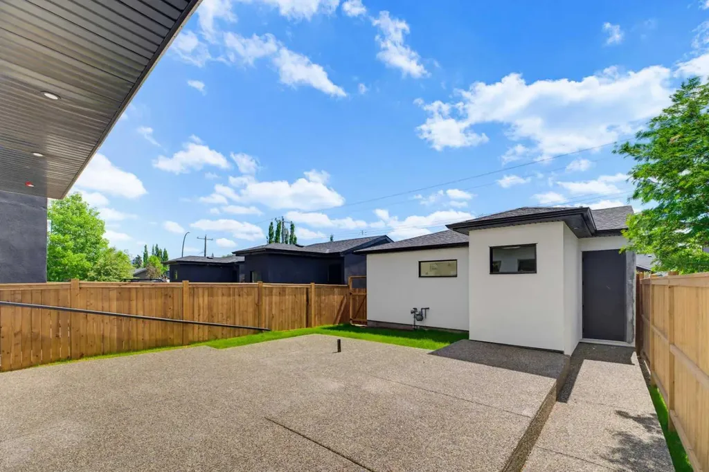 2407 4 Avenue NW Calgary AB T2N 0P3