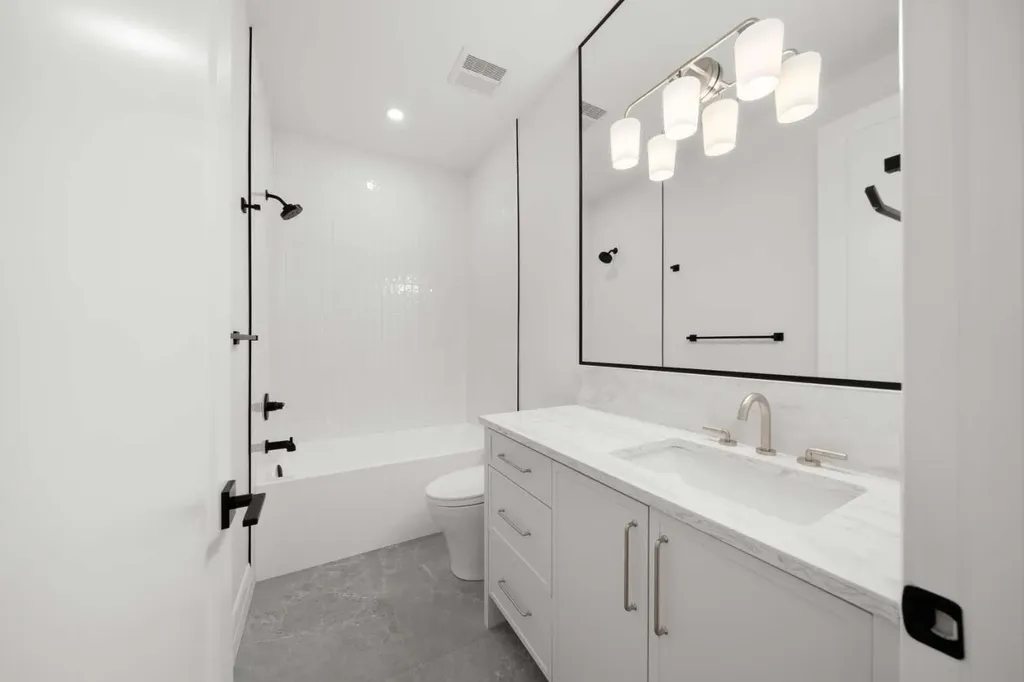 2407 4 Avenue NW Calgary AB T2N 0P3