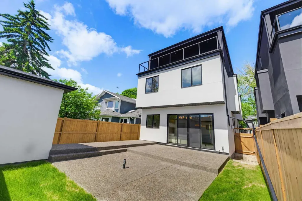 2407 4 Avenue NW Calgary AB T2N 0P3