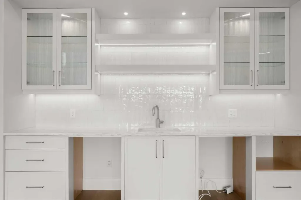 2407 4 Avenue NW Calgary AB T2N 0P3