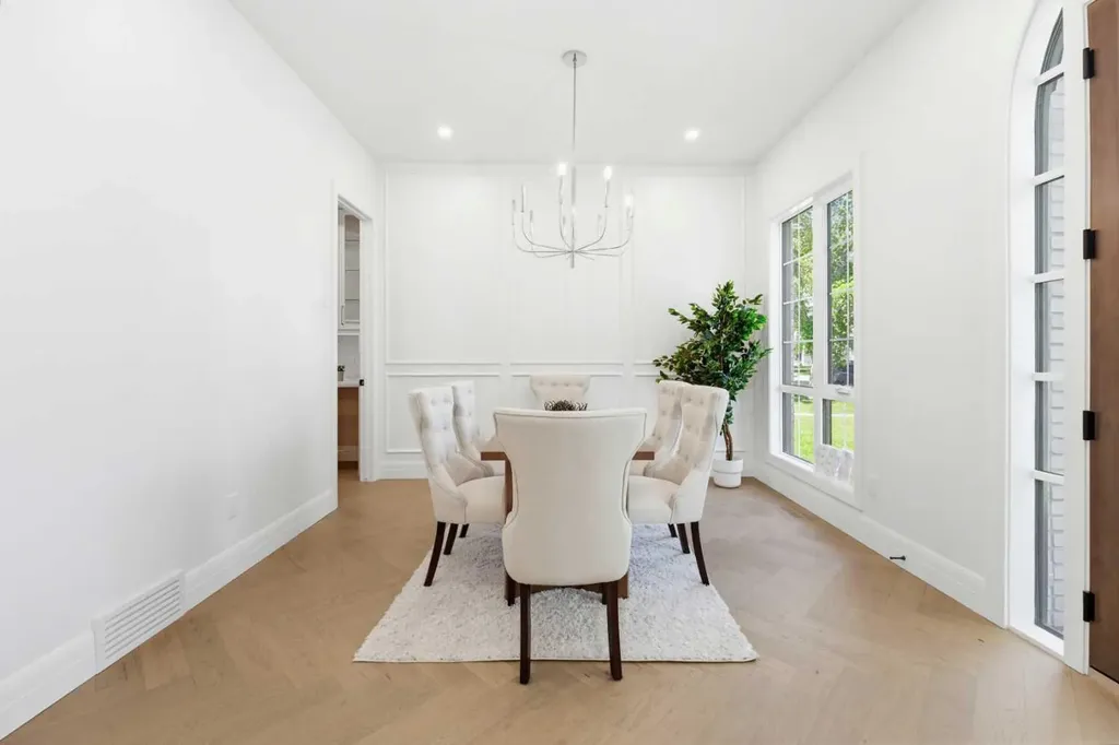 2407 4 Avenue NW Calgary AB T2N 0P3