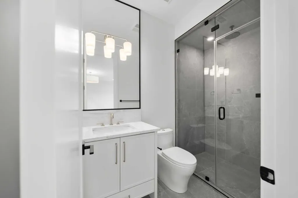 2407 4 Avenue NW Calgary AB T2N 0P3