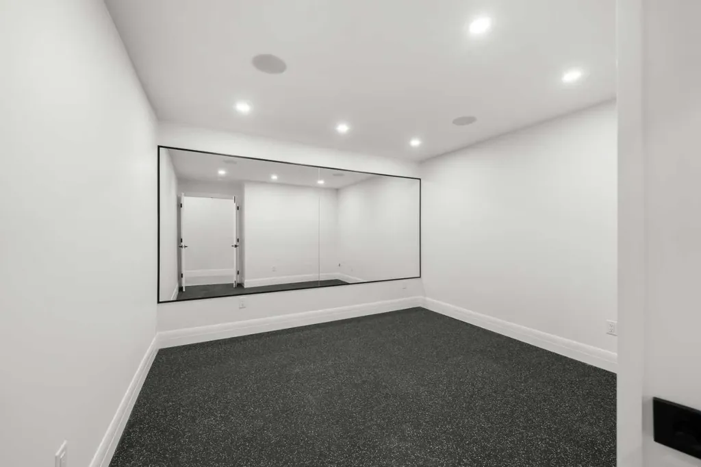 2407 4 Avenue NW Calgary AB T2N 0P3