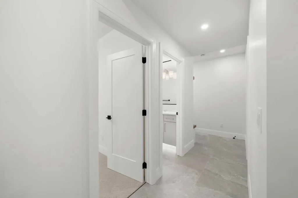 2407 4 Avenue NW Calgary AB T2N 0P3